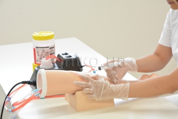 Тренировочная модель руки для внутривенных инъекций